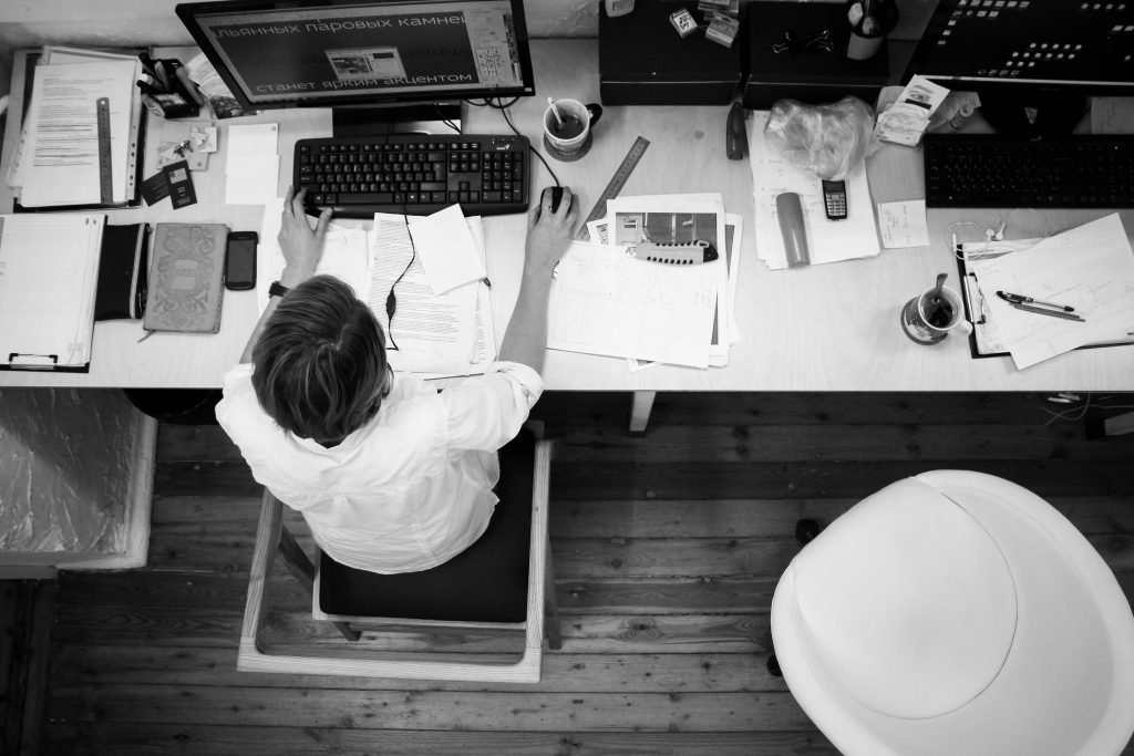 Ficar sem trabalho me ensinou muitas coisas, e tenho algo a compartilhar com você sobre isso. Confira um pouco do que aprendi ao ficar 7 meses sem trabalho.